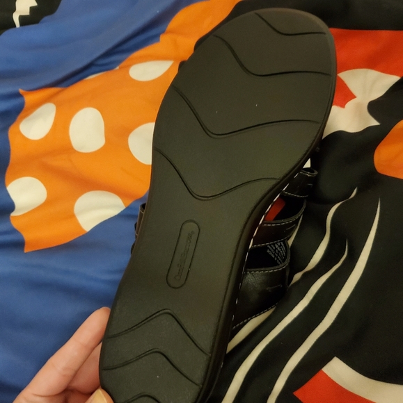 Black slip on sandals - Picture 6 of 8